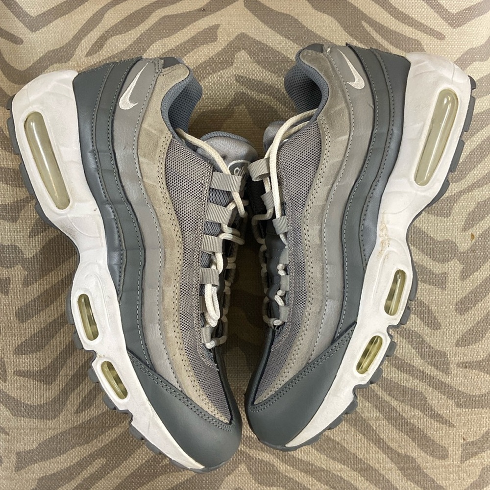 Nike Air Max 95 Medium Grey White Running Shoes